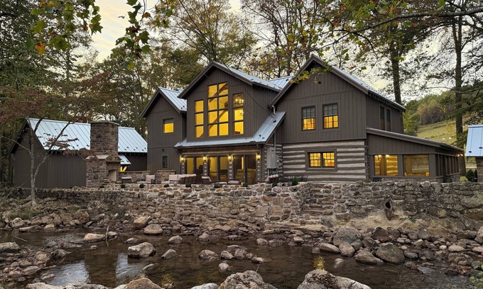 Abingdon Cabin | The Creekside Cabin
