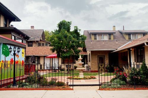 Sterling Hotel | The Crest Motel