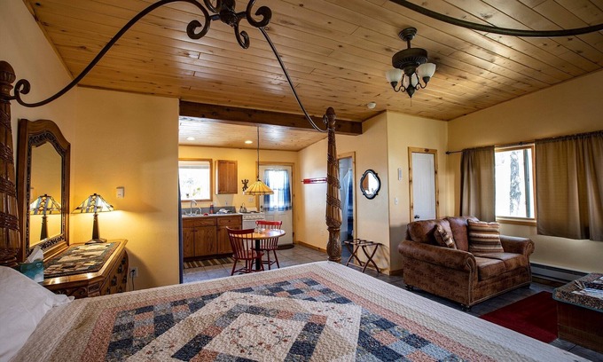 Crestone Villa | The Crestone Casitas: Casita Suite #1