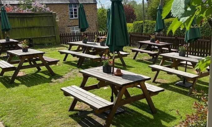 Brackley Bed & Breakfast | The Crewe Arms