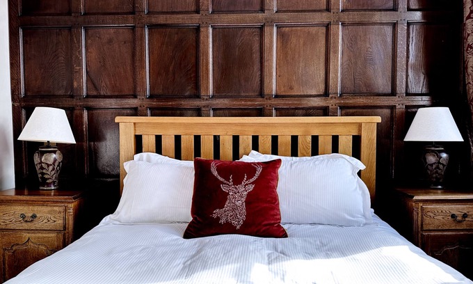 Marnhull Hotel | The Crown at Marnhull