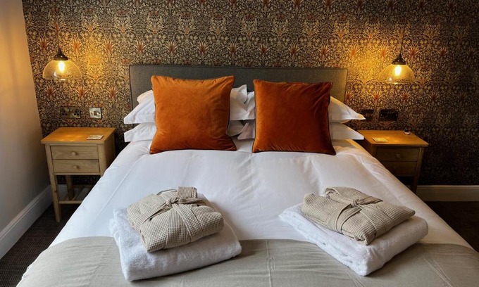 Manningtree Hotel | The Crown Pub and Hotel
