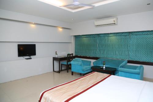 Shanthala Nagar Hotel | The Curzon Court