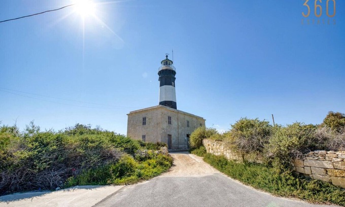 Marsaxlokk Apartment | The Delimara Lighthouse - A Unique, cultural stay