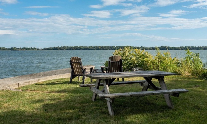 Prince Edward Cottage | The Demorestville-PEC getaway