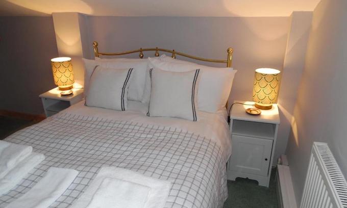 Brazzacott House | The Den