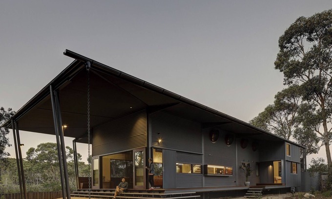 Boomerang Beach House | The Depot@Boomerang - unique architect-designed house close to bush and beach.