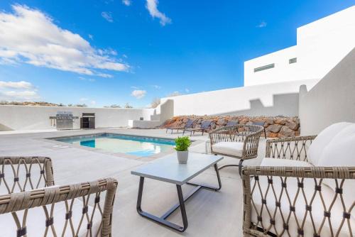 Washington House | The Desert Loft Pool & Spa Fire Pit Sleeps 20
