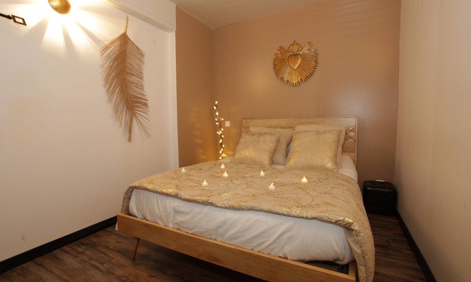 Sin-le-Noble Apartment | THE DOLCE VITA SUITE