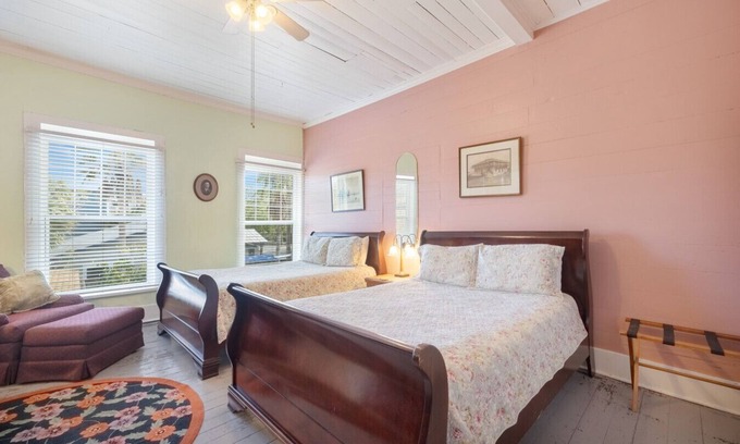 Cedar Key Hotel | The Downtown Historic Island Hotel