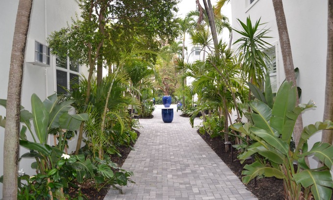 Central Beach Hotel | The Drift Hotel