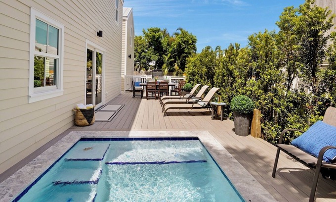 Old Town House | *THE DUKE & THE DUCHESS @ DUVAL* Compound w/Pool & Hot Tub + LAST KEY SERVICE