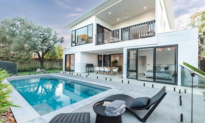 Agnes Water House | The Dūne - 4 BR with Private Pool - 100m to Beach