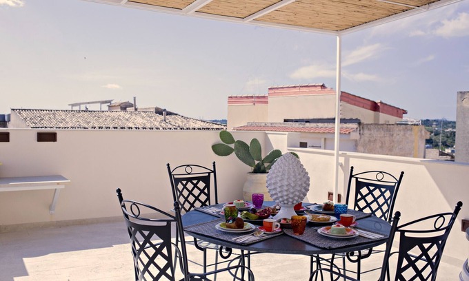 Noto Historic Centre House | The Dwelling under the Stars