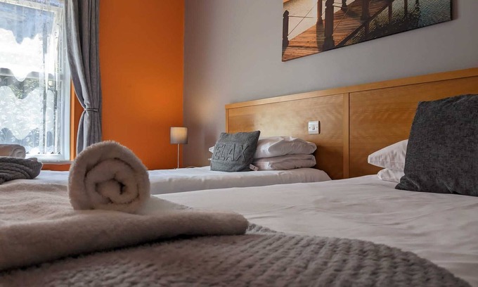 Cambridge House | The Earl of Derby - Inn
