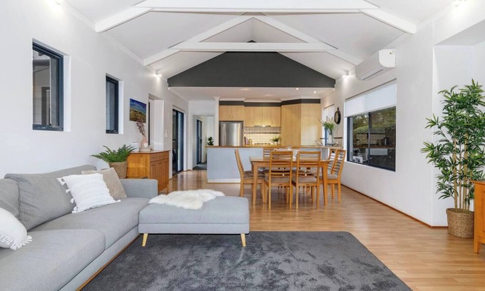 Dunsborough House | The Enclave A Family Alfresco Retreat