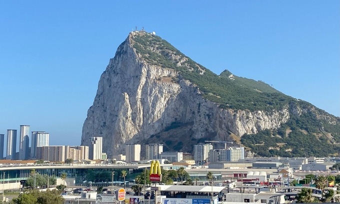La Linea de la Concepcion Apartment | THE ROCK VIEWS APARTMENTS 1 1 min walk from the border with Gibraltar