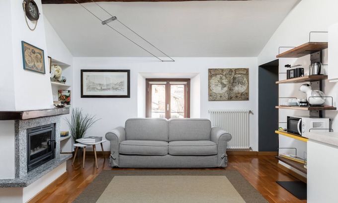 Como City Centre Apartment | The Fascinating Cozy Home Barbagialla is an Apt. in the historic center of Como