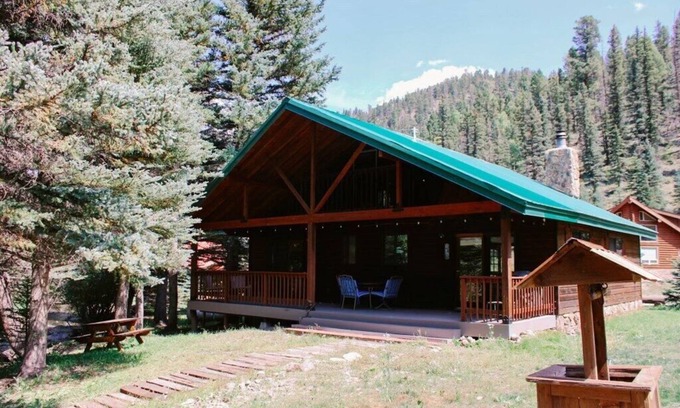 Red River Cabin | The Fishin' Hole In Valley Of The Pines Red River