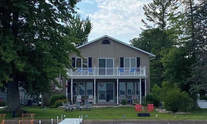 Shawano House | “The Fishing Shack” a Shawano Lake Retreat!