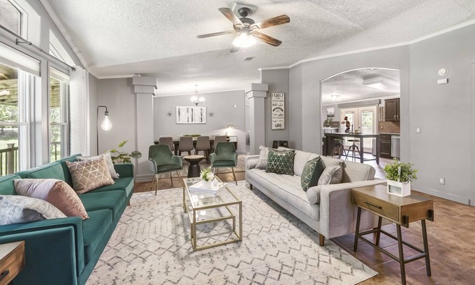 Conroe House | The Forest Hide Away