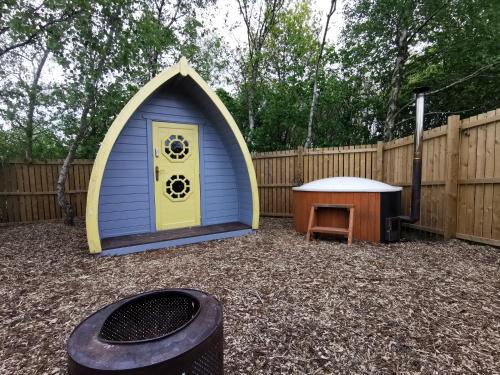 Poulton-le-Fylde Resort | The Forest Pod - Wood Fired Hot Tub and Fire Pit
