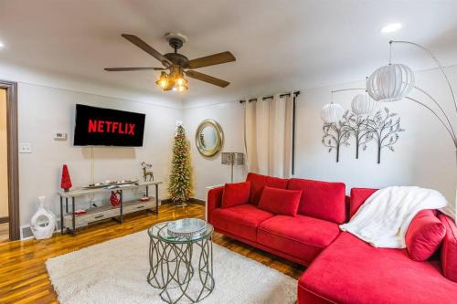Birch Run Township Apartment | The Frankenmuth Christmas Wonderland House - Hot