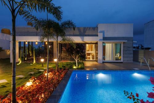 Hosur Apartment | The Garden Escape by StayJadePrivate PoolGarden