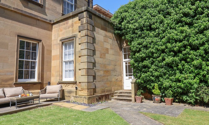 Carlton-in-Cleveland Cottage | THE GARDEN HOUSE, family friendly, with a garden in Hutton Rudby
