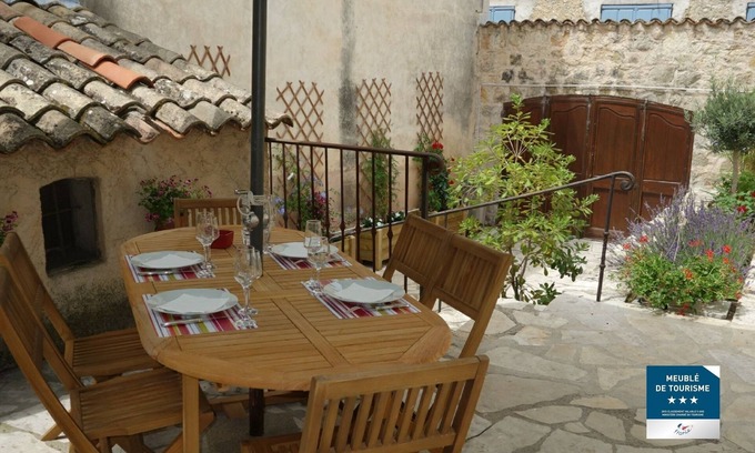 Valbonne Apartment | THE GARDEN OF THE VILLAGE IN VALBONNE (3 *): live in-out