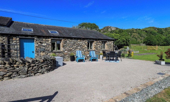 Low Newton Cottage | THE GARDEN SUITE AT FIDDLER HALL BARN, romantic in Newby Bridge