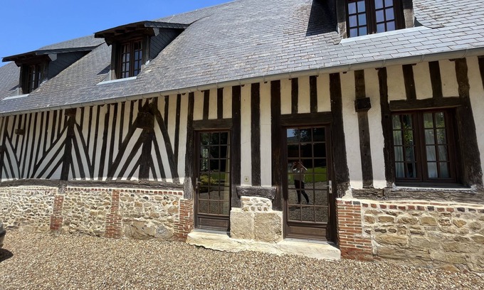 Bonneville-la-Louvet Cottage | The Garennes within the Domain Tostes