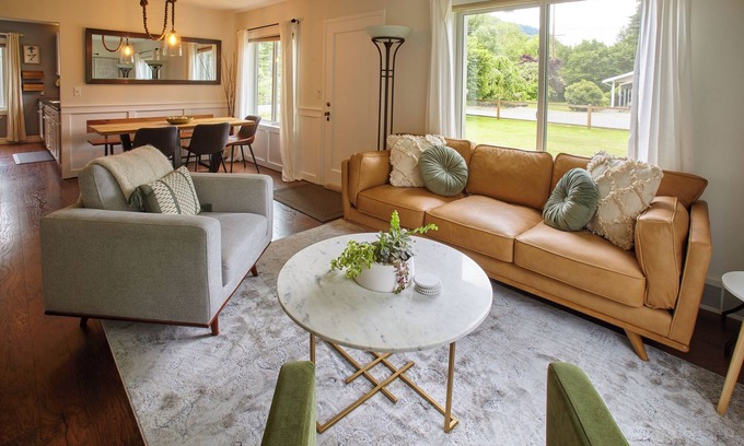 Park Pointe House | The Gateway House - Charming Family Retreat with Spacious Yard