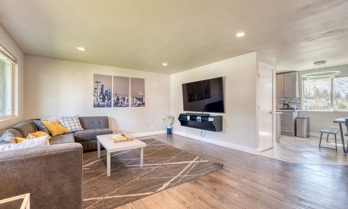 Kent House | ►The Gathering Spot ⌂ Spacious 5 BR/3 Bath Home