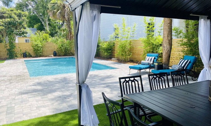 Downtown Historic District House | The Gatsby Mansion/Heated Pool/Heart of Town