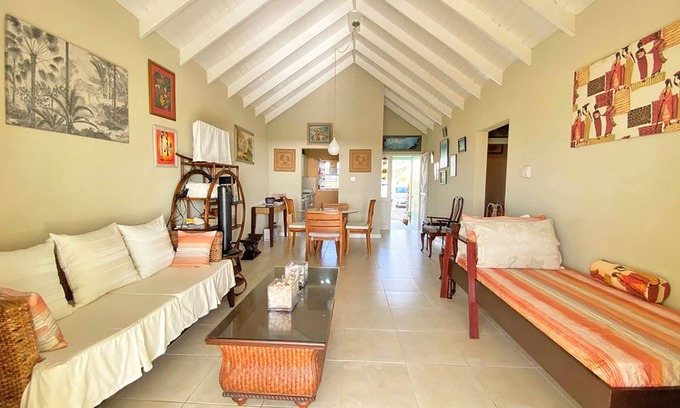 Apple Hall House | The Gem is located a few minutes walk to the beautiful Bottom Bay Beach