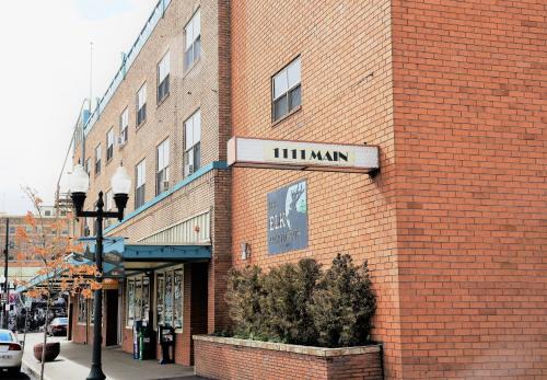 Downtown Klamath Falls Apartment | The George 316 an Art Deco Escape