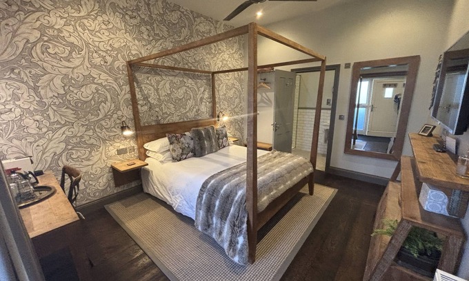 Toddington Hotel | The George Inn