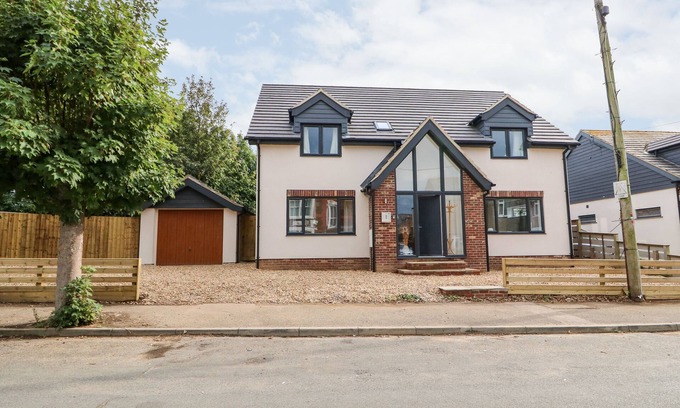 Hunstanton Cottage | THE GLASS HOUSE, pet friendly, luxury holiday cottage in Hunstanton