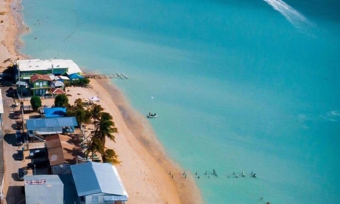 El Combate Hotel | The Good Vibes House