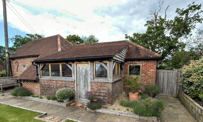 Upper Dicker House | The Granary - A luxurious cosy Grade II listed 18th century barn conversion