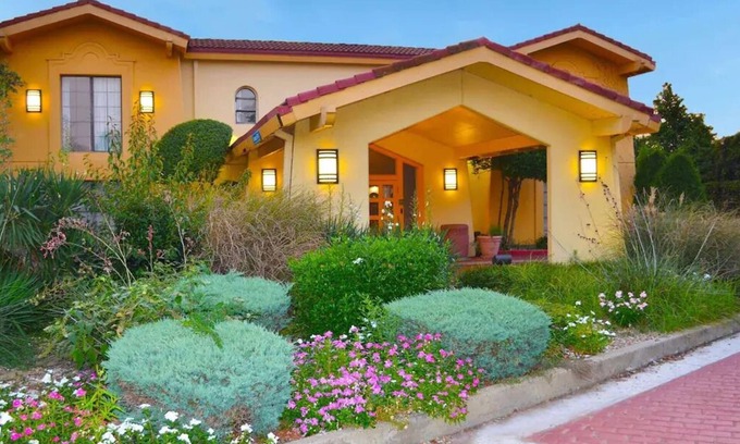 Texarkana Hotel | The Grand by Capital O Texarkana I-30