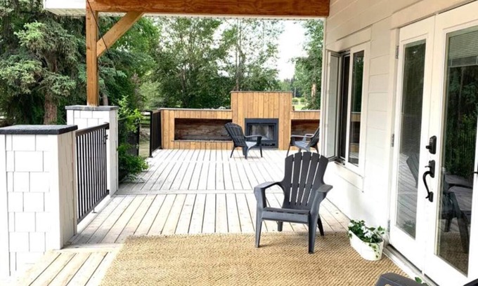Springbank Apartment | The Great Grizzly Getawaynn