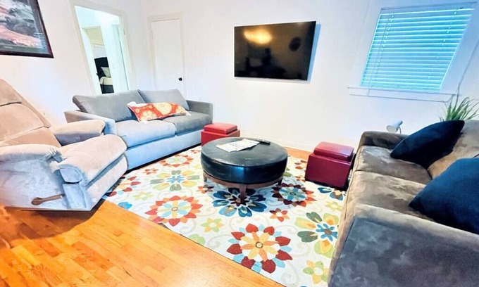 Fayetteville House | The great retreat - 1 mile from the University