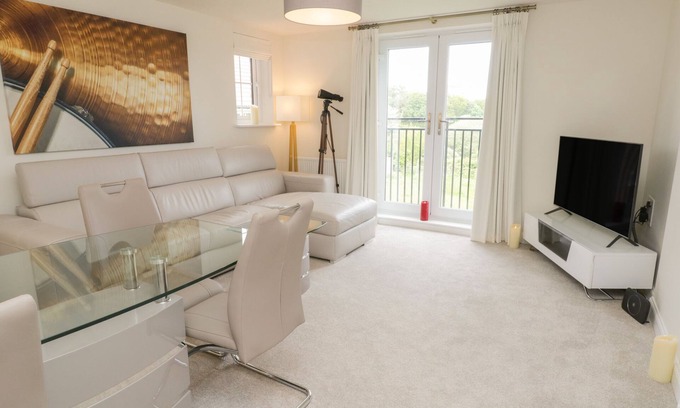 Ruswarp Cottage | THE GREEN, family friendly in Whitby