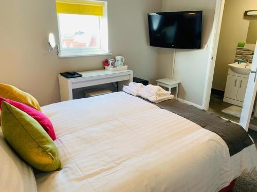 Peacehaven Hotel | The Greenwich Rooms - Burger & Bird Bar & Restaurant