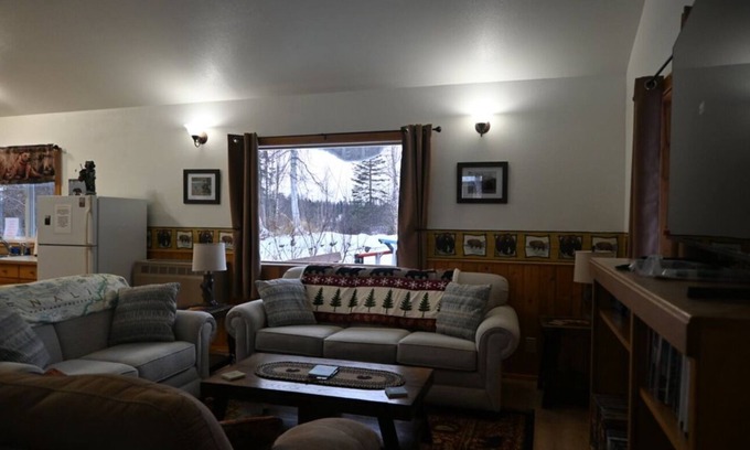 Trapper Creek Cabin | The Grizzly Den Cabin