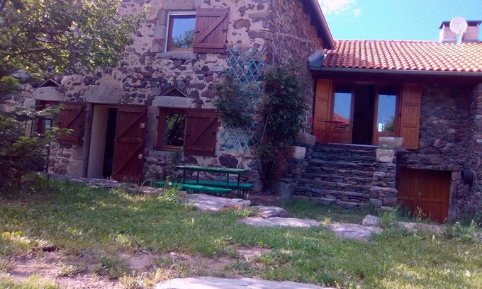 Retournac House | "The Hanging Days" stone house with garden