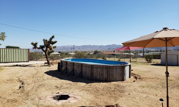 Joshua Tree House | THE HARDROCK HOUSE J.T. pool pet friendly fenced yard