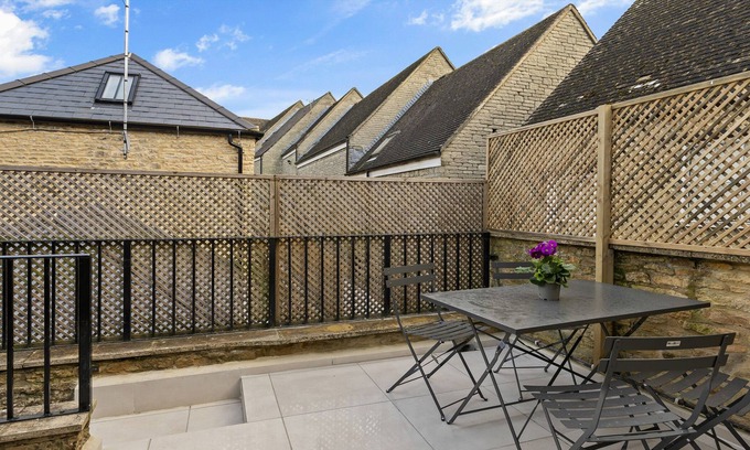 Chipping Norton Apartment | THE HAVEN, family friendly, with a garden in Chipping Norton